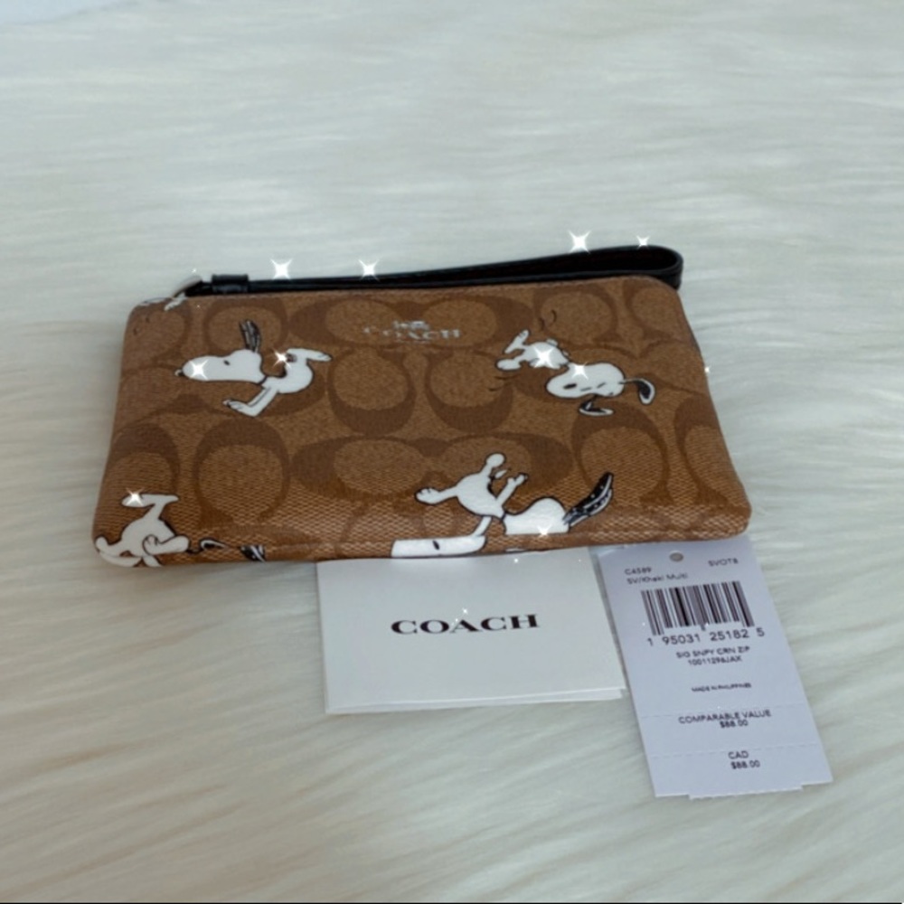 New💃Coach Coach X Peanuts Corner Zip Wristlet In Signature Canvas With Snoopy - Picture 7 of 8